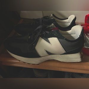 New Balance. Black intelligent choice 327. Used